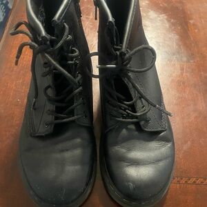 Dr Martens Kids Boots Youth Size 2 Air Wair JY004 Boots Doc Marten Black